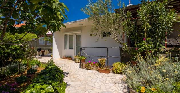 Apartment Andjelko – Sea View, 60 m from Sea