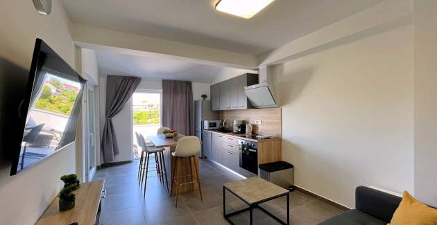 Luxury Apartment Bonum 1 – Sea View & Balcony