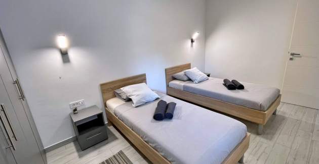 Luxury Apartment Bonum 1 – Sea View & Balcony