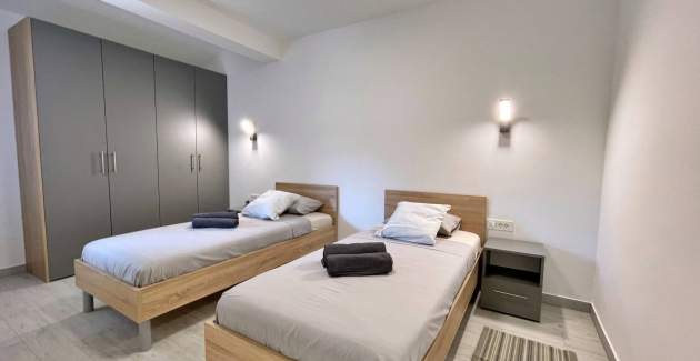 Luxury Apartment Bonum 1 – Sea View & Balcony