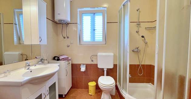 Apartment Tiha Lili 4 – 10 m from Beach, Sea View