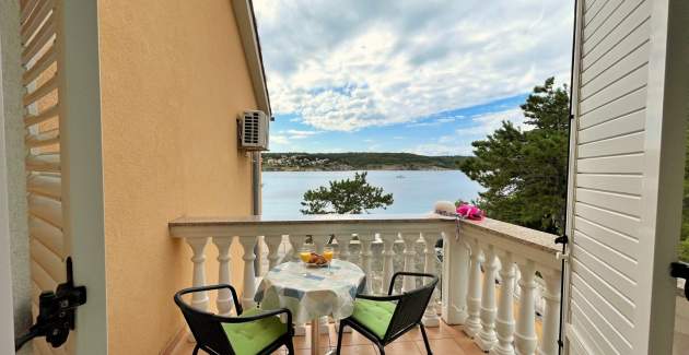 Apartment Tiha Lili 4 – 10 m from Beach, Sea View