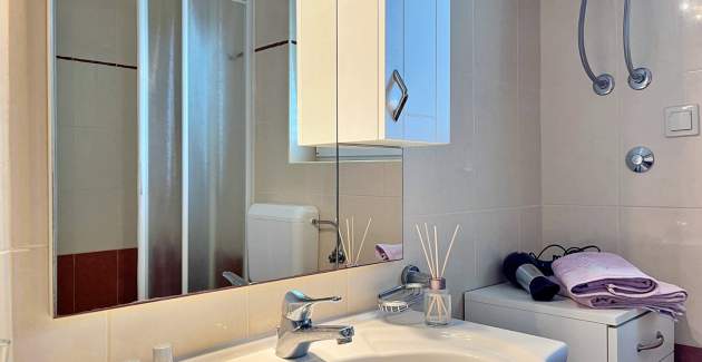 Apartment Tiha Lili 4 – 10 m from Beach, Sea View