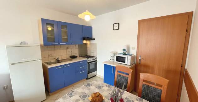 Apartment Tiha Lili 1 – 10 m from Beach, Sea View