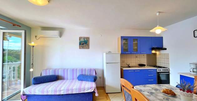 Apartment Tiha Lili 1 – 10 m from Beach, Sea View