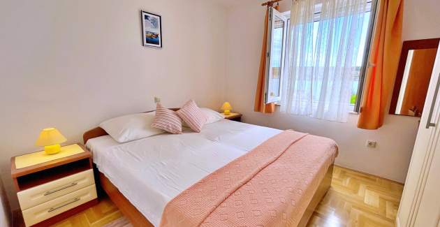 Apartment Tiha Lili 1 – 10 m from Beach, Sea View