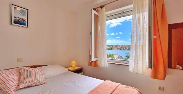 Apartment Tiha Lili 1 – 10 m from Beach, Sea View