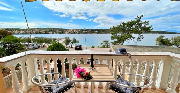 Apartment Tiha Lili 1 – 10 m from Beach, Sea View