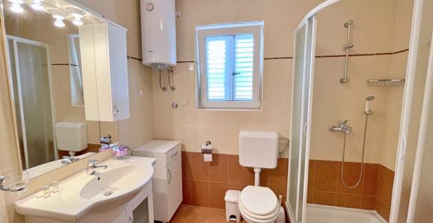 Apartment Tiha Lili 2 – 10 m from the Beach, Sea View