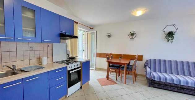 Apartment Tiha Lili 2 – 10 m from the Beach, Sea View