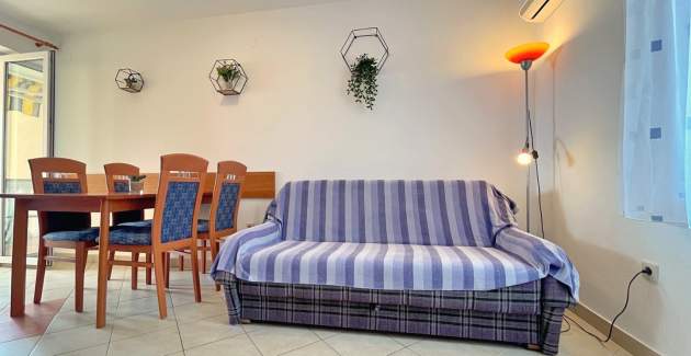 Apartment Tiha Lili 2 – 10 m from the Beach, Sea View