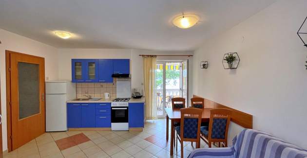 Apartment Tiha Lili 2 – 10 m from the Beach, Sea View