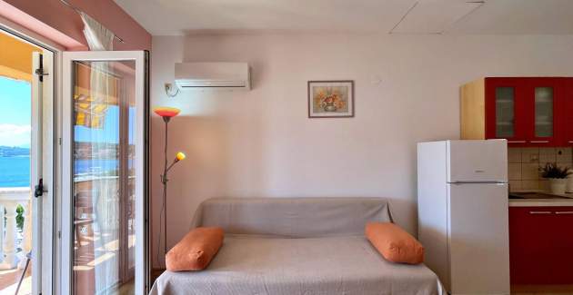 Apartment Tiha Lili 3 – 10 m from the Beach, Sea View