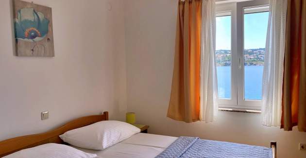 Apartment Tiha Lili 3 – 10 m from the Beach, Sea View