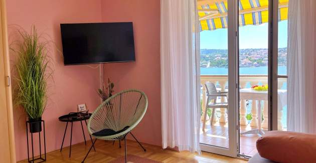 Apartment Tiha Lili 3 – 10 m from the Beach, Sea View