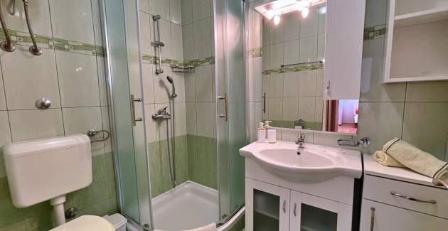 Apartment Tiha Lili 3 – 10 m from the Beach, Sea View