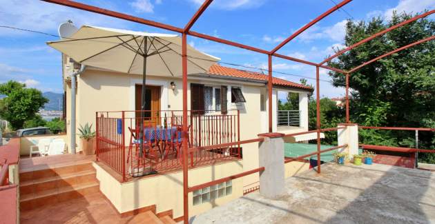 Apartment Bujas – 160 m from Sea and Beach