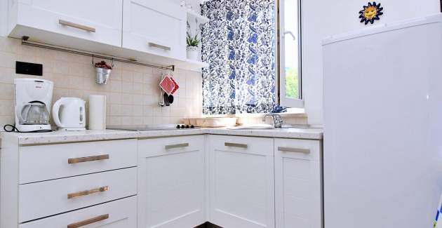 Apartment Bujas – 160 m from Sea and Beach