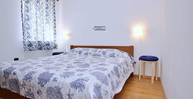 Apartment Bujas – 160 m from Sea and Beach