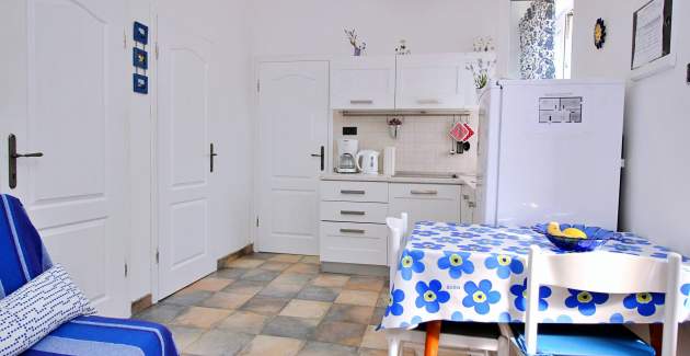 Apartment Bujas – 160 m from Sea and Beach