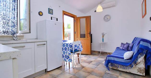 Apartment Bujas – 160 m from Sea and Beach