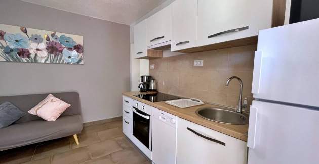 Apartment Butkovic – 20 m from the Sea