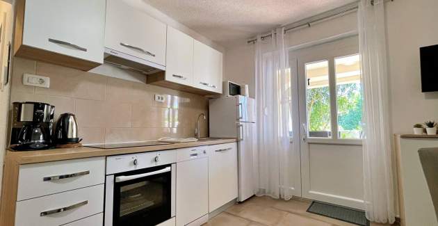 Apartment Butkovic – 20 m from the Sea