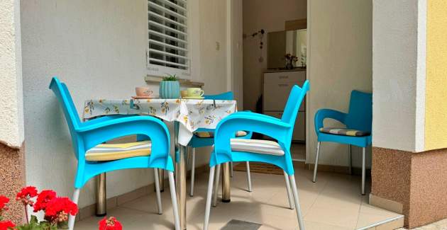 Apartment Car – 90 m from the Sea