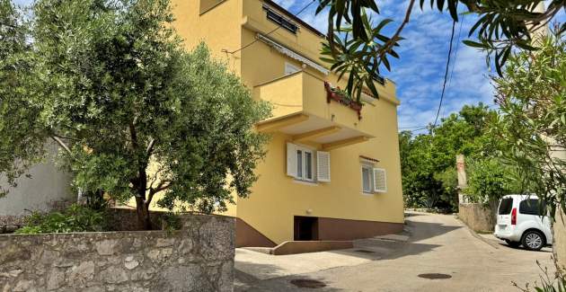 Apartment Car – 90 m from the Sea