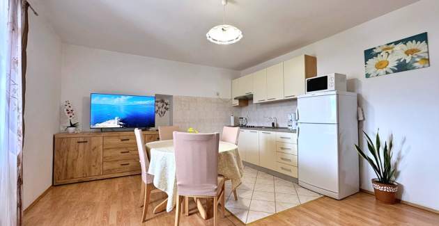 Apartment Car – 90 m from the Sea