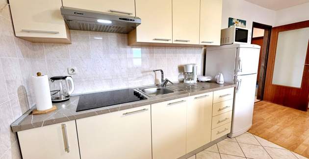 Apartment Car – 90 m from the Sea