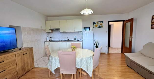 Apartment Car – 90 m from the Sea