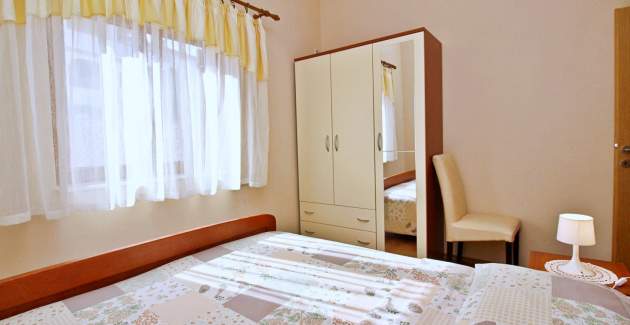Apartman Ivanka A4 – 180 m od mora