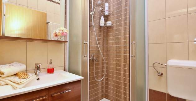 Apartman Ivanka A4 – 180 m od mora