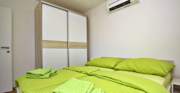 Apartment Ivo 2 – Sea View, Near Beach