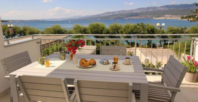 Apartment Kristijan – Seafront & Sea View