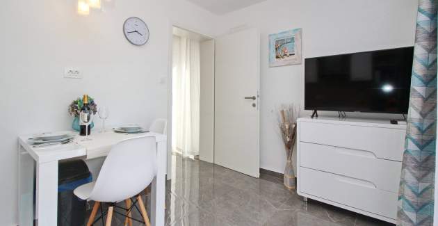 Seafront Studio Apartment Kristijan More