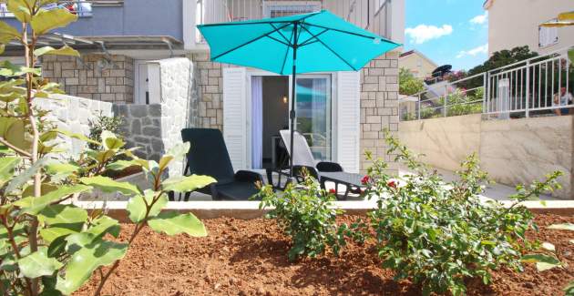 Seafront Studio Apartment Kristijan More