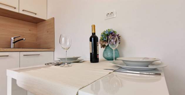 Seafront Studio Apartment Kristijan More