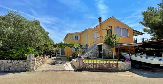 Apartment Mara A4 – Terrace and Garden View