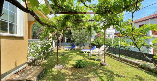 Apartment Mara A4 – Terrace and Garden View