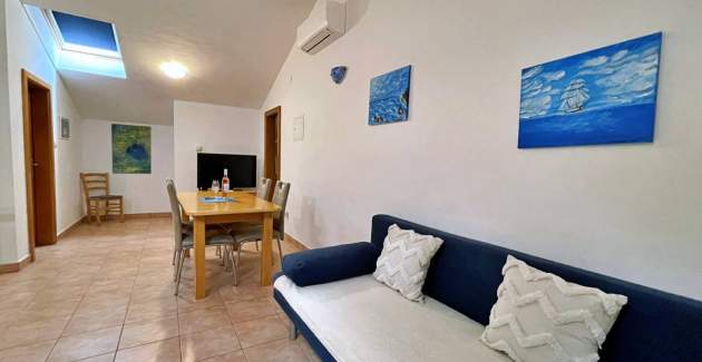 Apartman Neptun 4 – potkrovlje, 20 m od mora