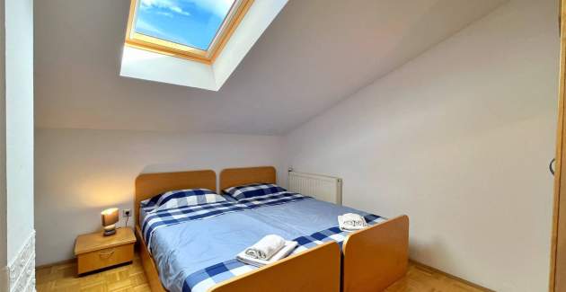 Apartman Neptun 4 – potkrovlje, 20 m od mora