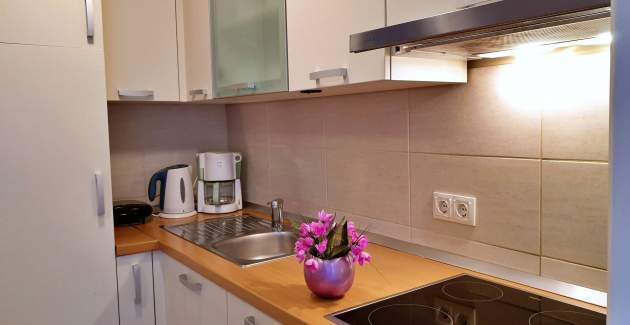 Apartment Nevenka 2 – 70 m from the Sea