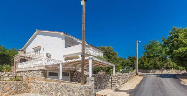 Apartment Presker – Sea View and Balcony