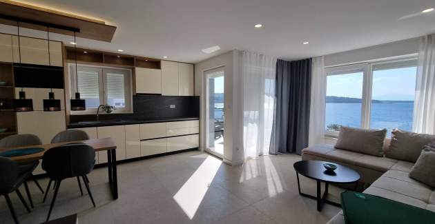 Apartment Punta Silo B8 – Pool and Sea View