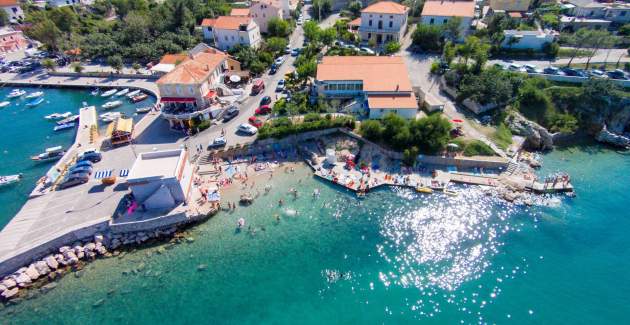 Studio Apartment Renata with Balcony