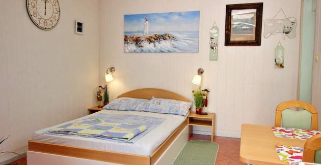 Studio Apartment Renata with Balcony