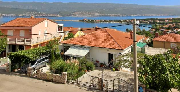 Apartment Renata with Terrace