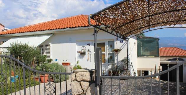 Apartment Renata with Terrace